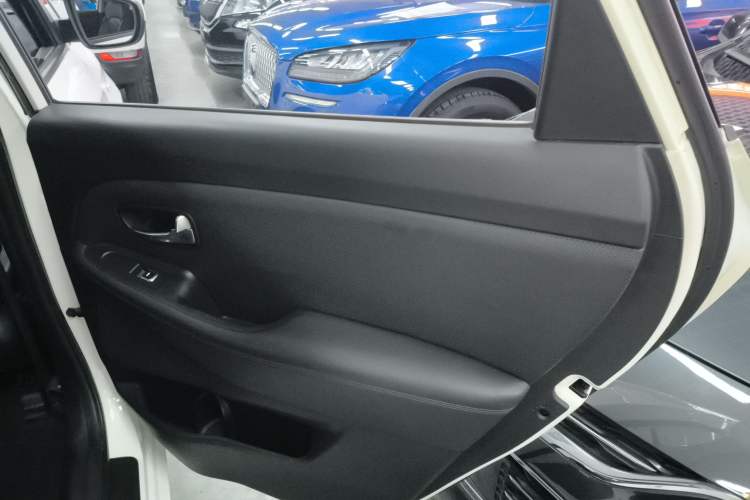 Used Kia Carens 2013 2.0L 7-Seater Automatic Comfort Edition China V Standard
