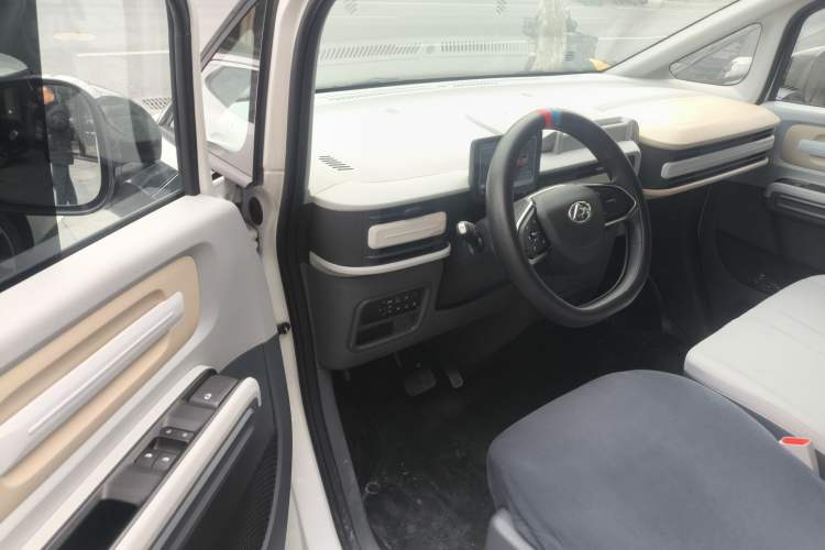 Used SAIC MAXUS Dana V1 2025 Low-Roof Multi-Function Version 50 kWh