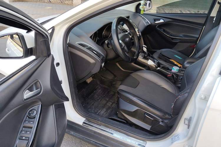 Used Ford Focus 2012 Hatchback 1.6L Automatic Fashion Edition