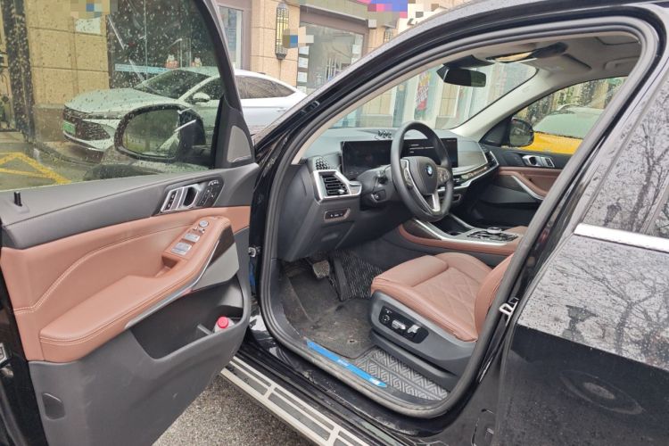 Used BMW X7 2023 xDrive40i Luxury Package with Leading Features
