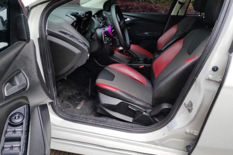 Used Ford Focus 2012 Hatchback 2.0L Manual Luxury Sport Model Driver Seat