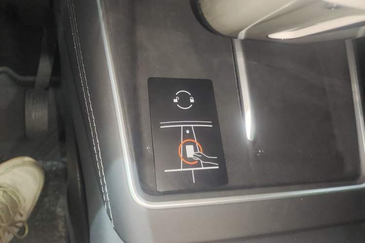 Used Tesla Model Y L 2025 Model Long-Range All-Wheel-Drive Version Interior 1