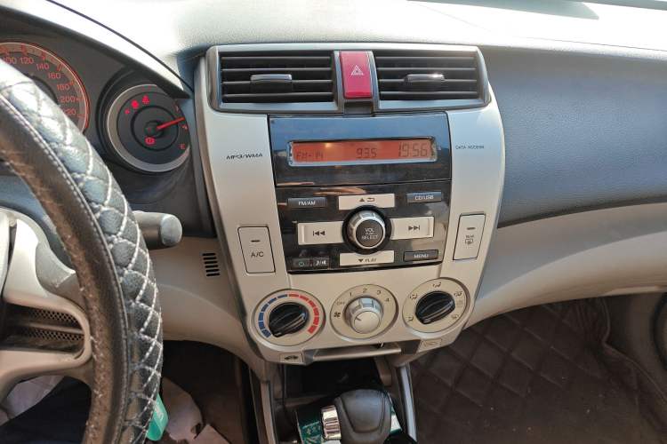 Used Honda City Classic 2008 1.5L Automatic Elite Edition Audio And AC Panel