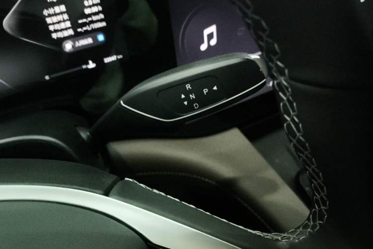 Used EXEED Lanyue 2025 400T Two-Wheel Drive Starlight Edition 7 Seats Gear Lever