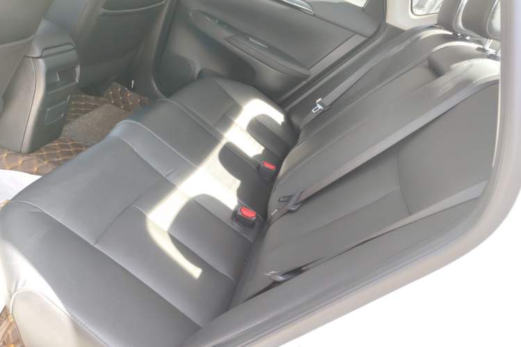 Used Nissan Sylphy 2019 1.6XV CVT Smart Connect Luxury Edition China VI Standard Left Rear Seat