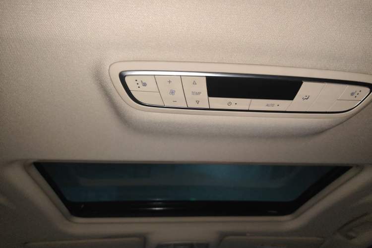 Used Buick GL8 2022 ES Landtrek 653T Luxury Edition Headliner