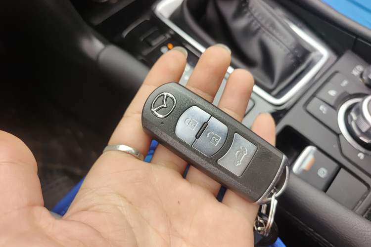 Used Mazda 3 Axela 2019 Cloud-Controlled Sedan 1.5L Automatic Luxury Model China VI Standard Vehicle Key