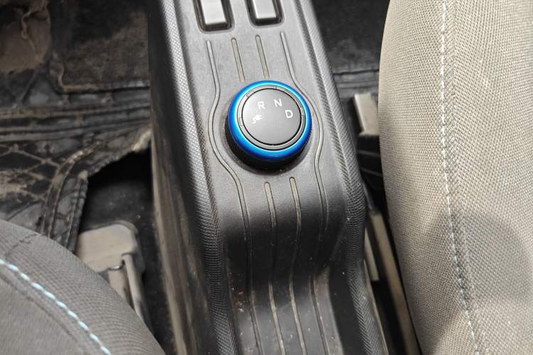 Used Wuling Hongguang MINIEV 2021 Macaron Fashion Model Lithium Iron Phosphate Gear Lever