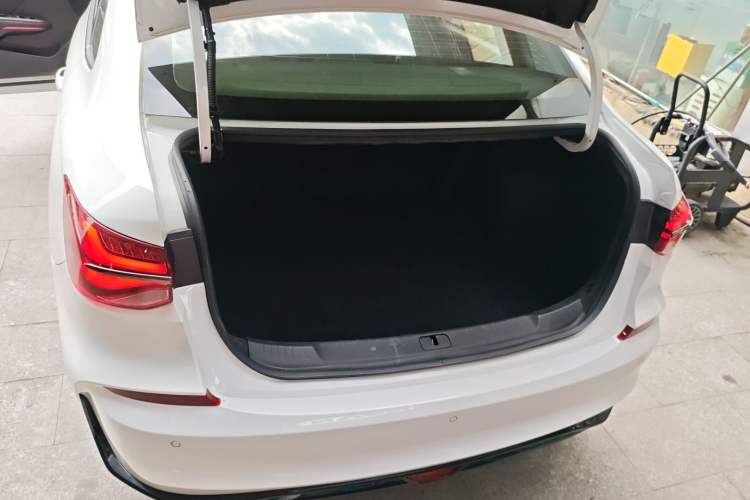 Used Chevrolet Monza 2020 Light Hybrid RS 330T Automatic Comfort Edition Trunk