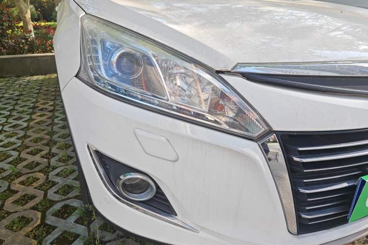 Used Luxgen U6 SUV 2014 2.0T Flagship Edition Right Front Headlight