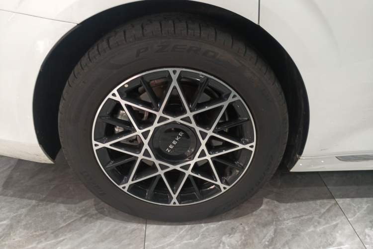 Used Zeekr 009 2024 7-Seater Aisle Version 108 kWh Right Rear Wheel Hub