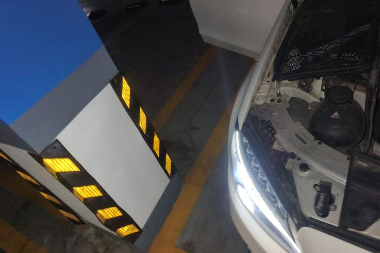 Used Mercedes-Benz C-Class 2017 C 180 L Sport Edition Right Front Headlight