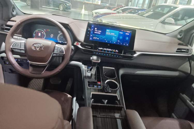 Used Toyota Sienna 2021 2.5L Hybrid Platinum Edition