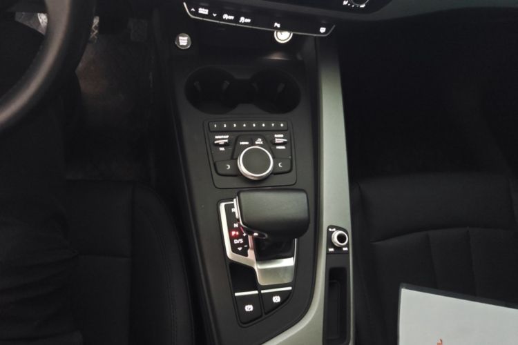 Used Audi A4L 2019 40 TFSI Ambition China VI Gear Lever