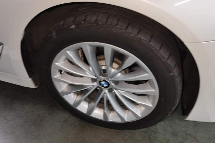 Used BMW 5 Series 2019 530Li xDrive Luxury Package Right Front Wheel Hub