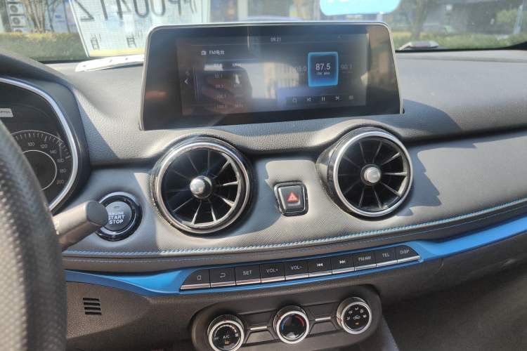 Used Dongfeng Fengon E3 2019 EVR Range-Extended Smart Enjoyment Model Audio And AC Panel