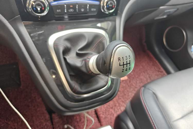 Used Haval H6 2015 Upgraded Model 1.5T Manual Two-Wheel Drive Elite Version