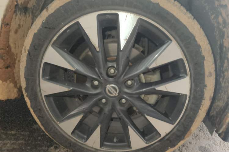 Used Nissan Lannia 2020 1.6L CVT Smart Connect Smart Cool Edition Right Front Wheel Hub