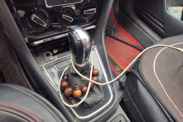 Used Volkswagen C-TREK 2017 1.6L Automatic Comfort Model Gear Lever