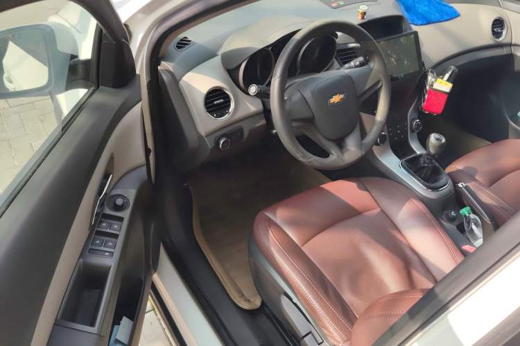 Used Chevrolet Cruze 2012 1.6L SL MT Driver Seat