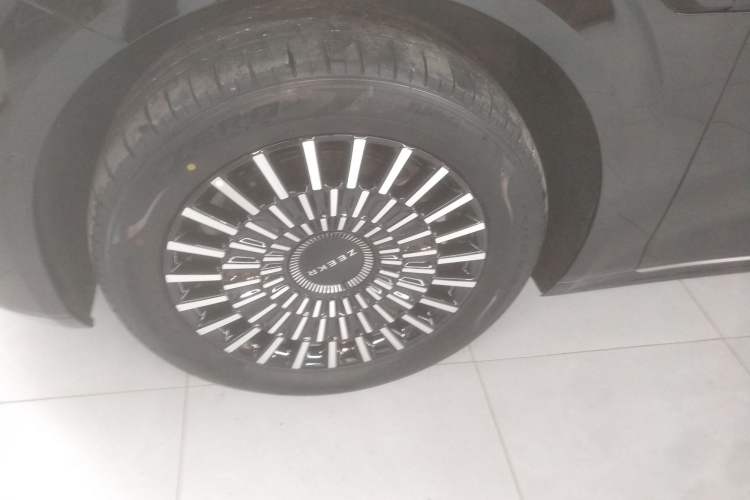 Used Zeekr 009 2024 7-Seater Aisle Version 108 kWh
