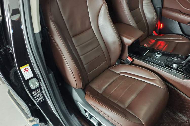 Used Wey VV7 2017 2.0T Flagship Model Right Front Seat