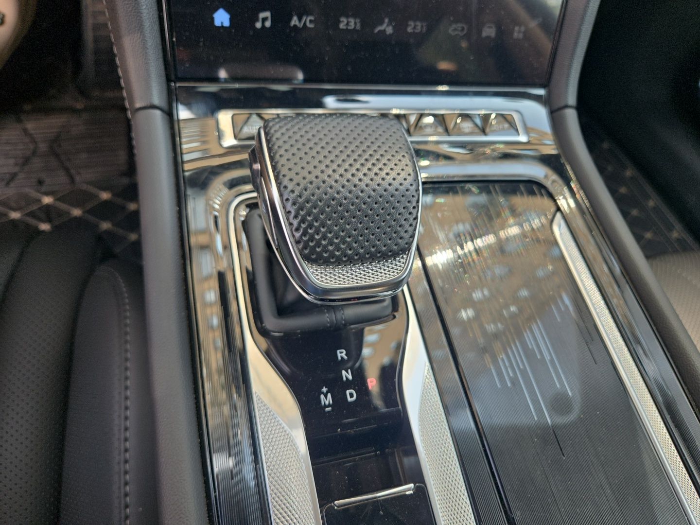 Hongqi H5 2025 2.0T Automatic Flag Edition – 500 000 Units Commemorative Version — снимка 14