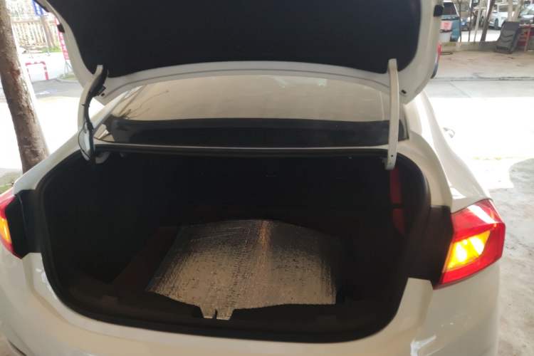 Used Chevrolet Cruze 2017 1.5L Manual Pioneer Edition Trunk