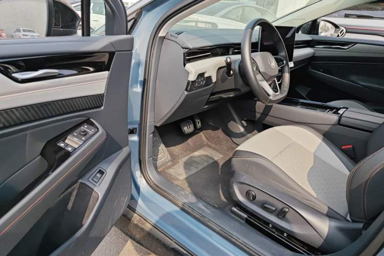 Used Volkswagen ID.7 VIZZION 2024 AIR model Driver Seat