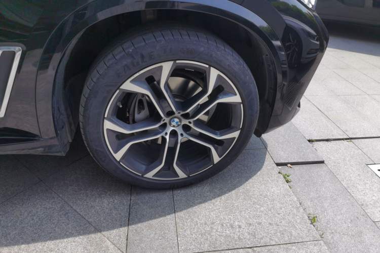 Used BMW X5 2022 xDrive 40Li M Sport Package Right Front Wheel Hub