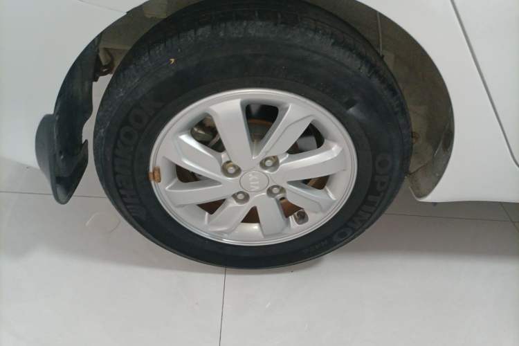 Used Kia K2 2015 Sedan 1.4L MT GLS Right Rear Wheel Hub