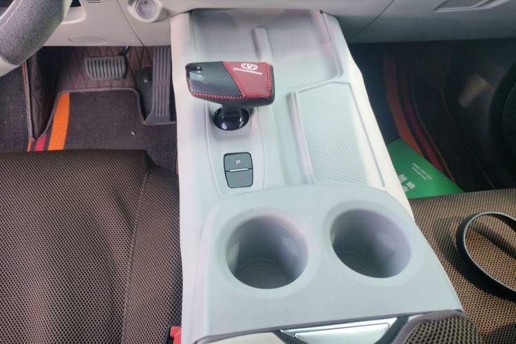 Used CHANGAN UNI-Z New Energy 2024 Blue Whale Smart Electric iDD 125km Leading Model Gear Lever