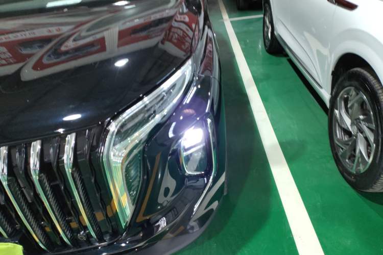 Used Hongqi HS7 PHEV 2025 Model 2.0T PHEV Four-Wheel Drive 2 Million Units Commemorative Edition 6-Seater