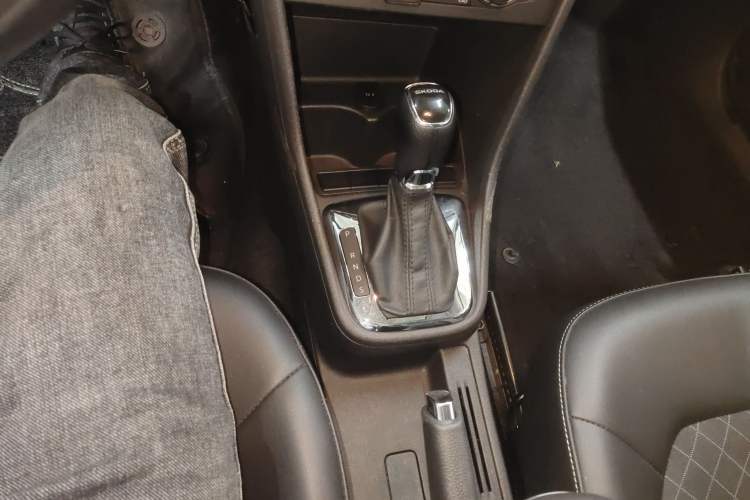 Used Skoda Rapid 2018 1.6L Automatic Comfort Edition Gear Lever