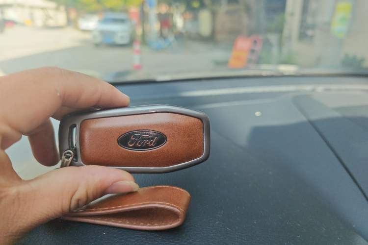 Used Ford Edge 2016 EcoBoost 245 Two-Wheel-Drive Titanium 7-Seater
