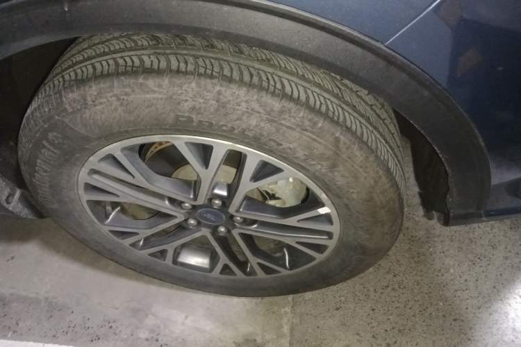 Used Ford Escape 2020 EcoBoost 245 Two-Wheel Drive Smart & Enjoyment Model Right Front Wheel Hub