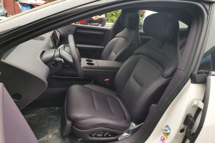 Used Avatr 06 2025 Ultra Pure Electric Edition Left Front Seat