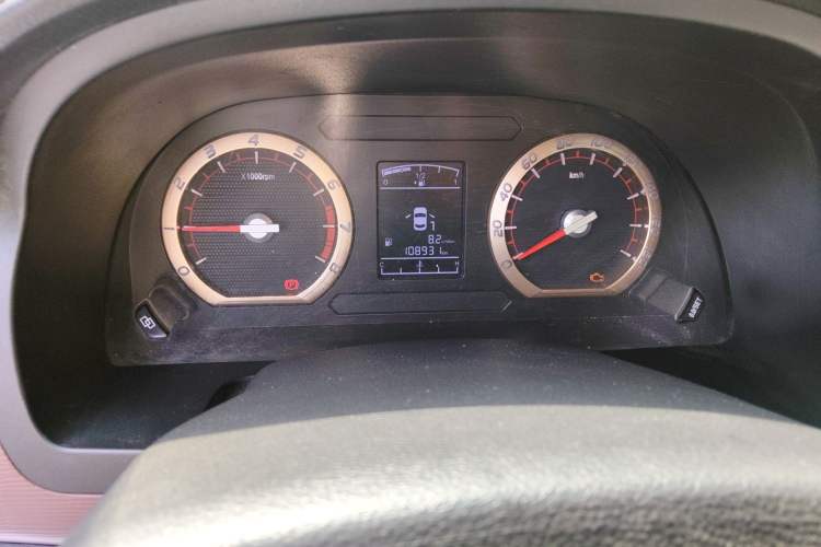 Used FORTHING Lingzhi 2017 M5 1.6L Luxury Model Odometer Close Up