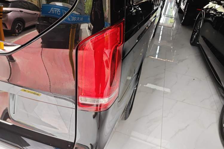 Used Mercedes-Benz V-Class 2021 V 260 Avantgarde Edition Right Rear Taillight