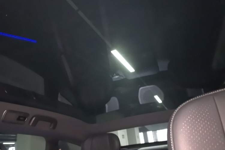 Used Lynk & Co 10 EM-P 2025 Model 120 Four-Wheel Drive Ultra Headliner