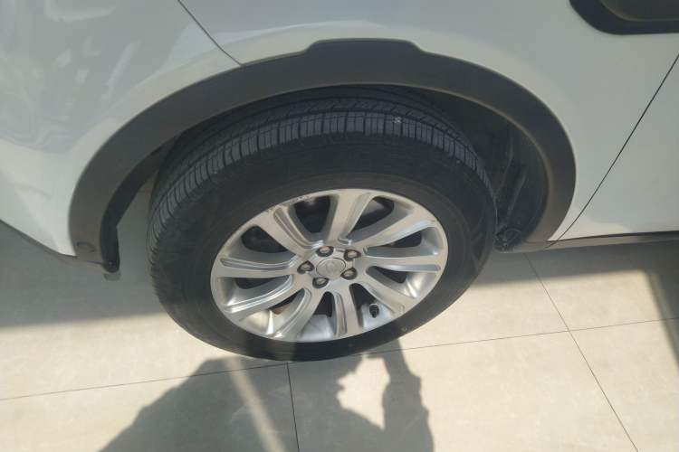 Used Land Rover Discovery Sport 2018 240 PS SE Version Exterior 4