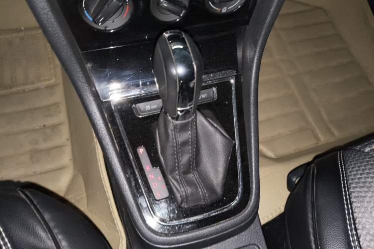 Used Volkswagen Bora 2014 1.6L Automatic Comfort Model Gear Lever
