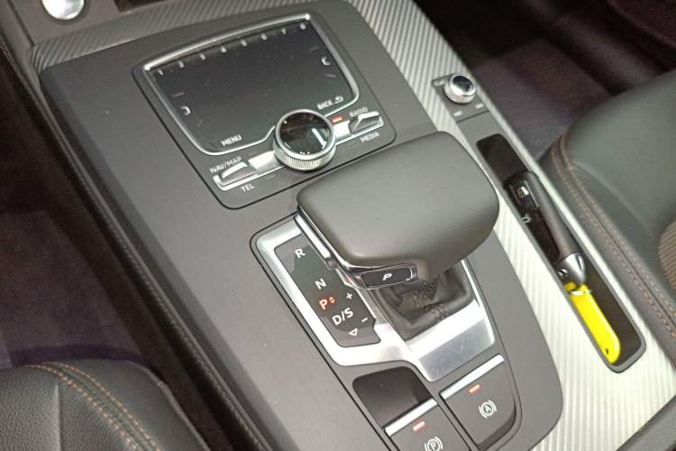 Used Audi Q5L 2018 45 TFSI Prestige Fashion Edition China V Emission Standard Gear Lever