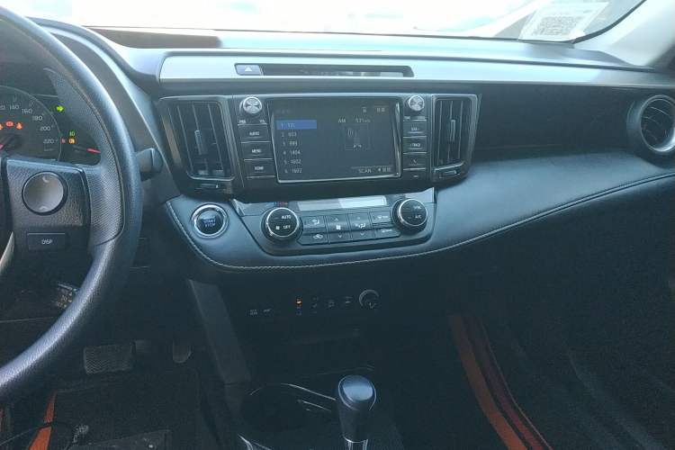 Used Toyota RAV4 2019 2.0L CVT Two-Wheel Drive Comfort Edition China VI Standard
