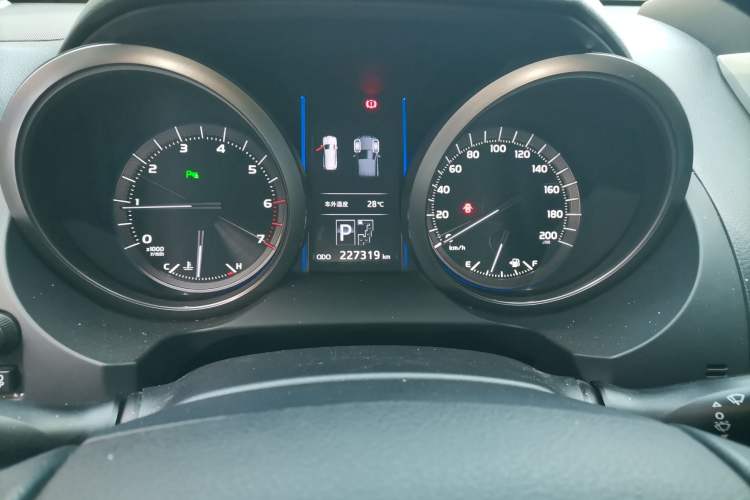 Used Toyota Prado 2014 4.0L Automatic TX-L NAVI
