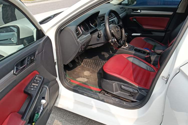 Used Volkswagen Lamando 2015 230TSI Manual Trend Edition
