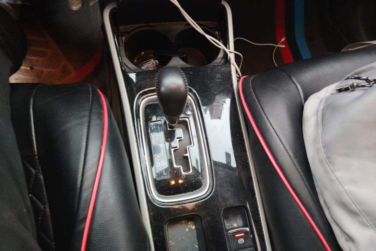 Used Mitsubishi Outlander 2019 2.0L Two-Wheel Drive Comfort Edition 5 Seats China VI Standard Gear Lever