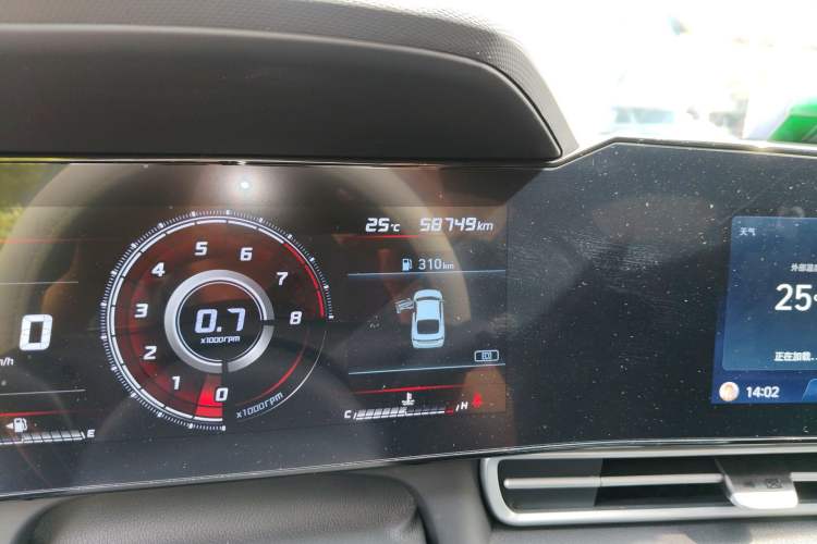 Used Hyundai Elantra 2021 1.5L CVT LUX Prestige Edition Odometer Close Up