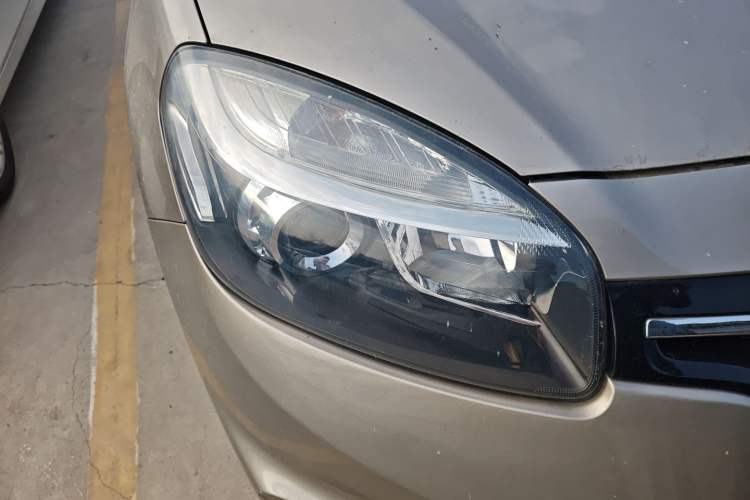 Used Renault Koleos 2014 2.0L Two-Wheel Drive Fashion Edition Right Front Headlight