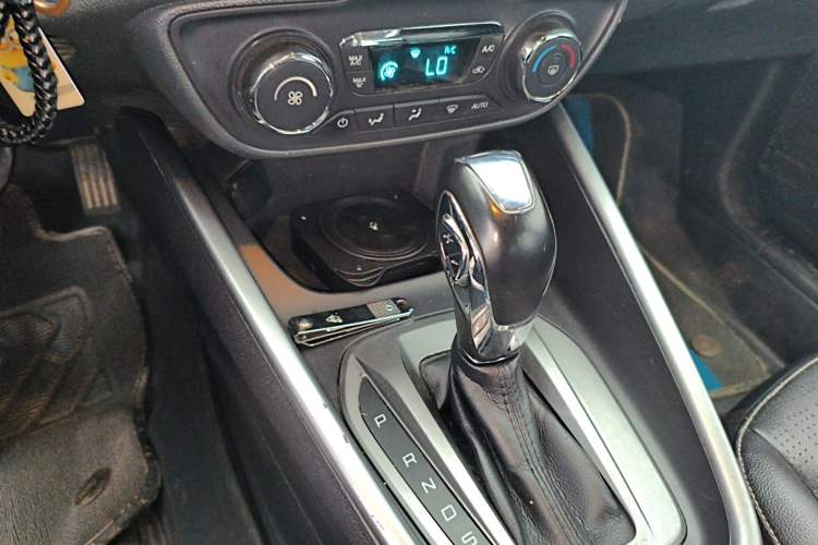 Used Ford Escort 2017 Happiness Edition 1.5L Automatic Fashion Version Gear Lever